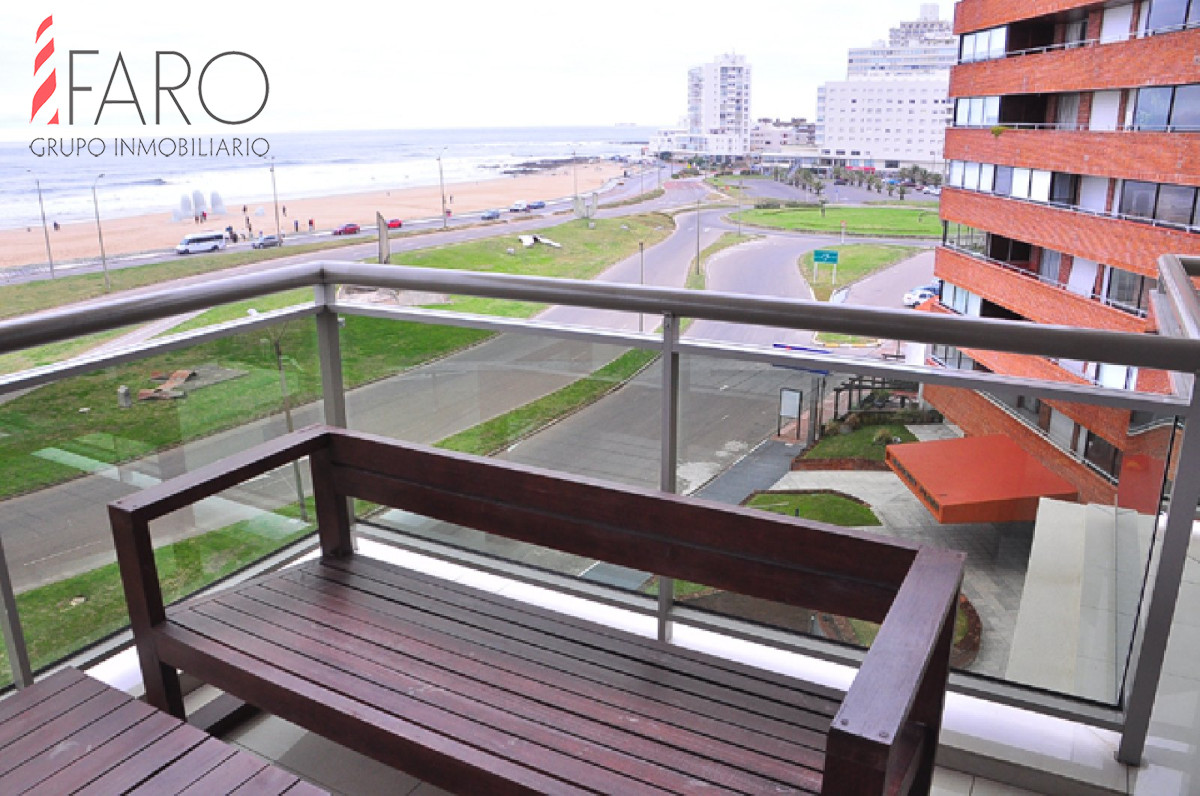 Apartamento en la Brava 4 dormitorios con terraza y garage