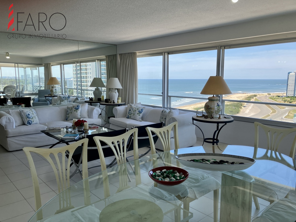 Gran planta en primera linea en Playa Brava · Foto 3