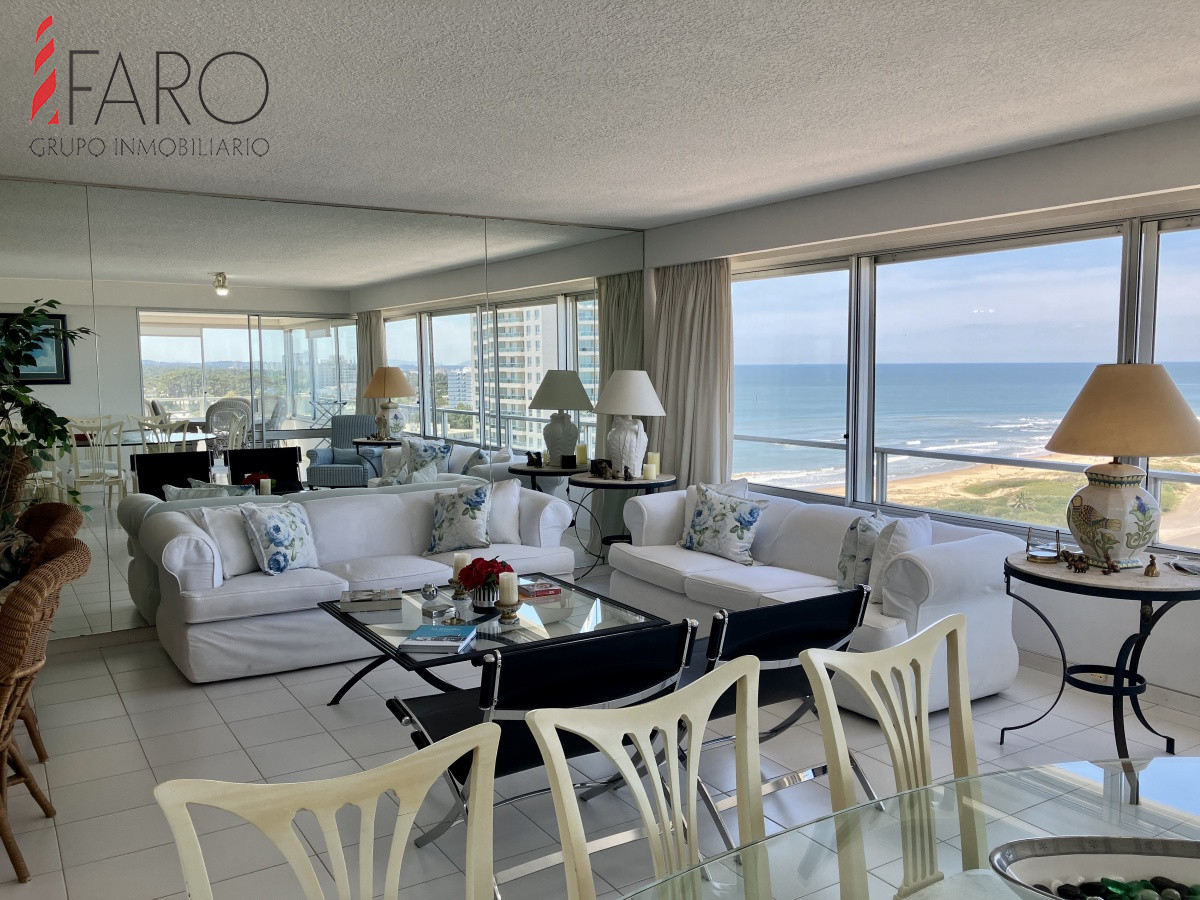 Gran planta en primera linea en Playa Brava · Foto 4