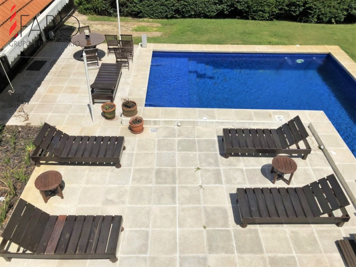 Cómoda Casa de 5 Dormitorios y Piscina Climatizada en Punta del Este · Foto 3