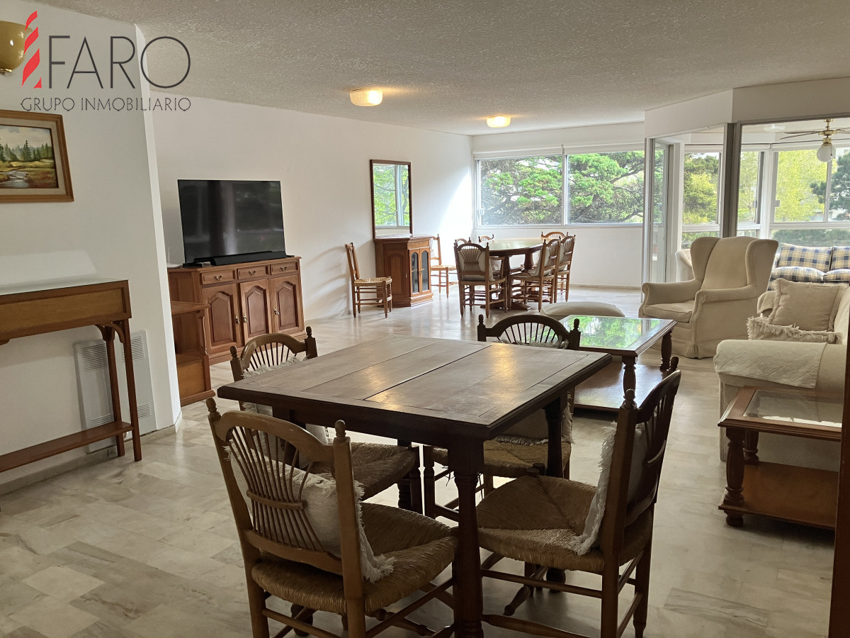 Apartamento en alquiler anual.