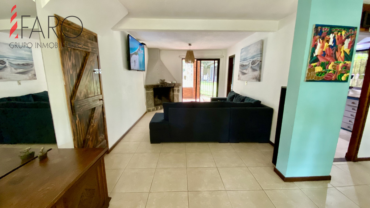 Hermosa Casa 3 dormitorios + piscina en Jardines de Córdoba - Punta del Este · Foto 2