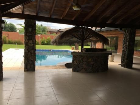 Vendo Lujosa Residencia Zona Primer Presidente. –