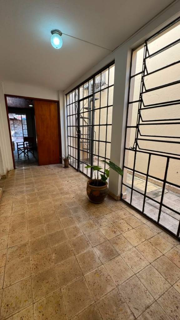 CASA EN ALQUILER - BARRIO SAJONIA — foto 2