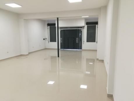 Salon Comercial C/deposito Y Oficina - Mercado 4
