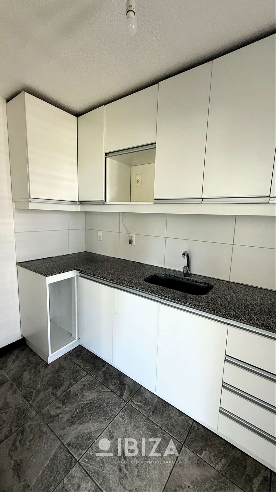 Alquiler Apartamento 2 dormitorios con garage en Malvín · Foto 11