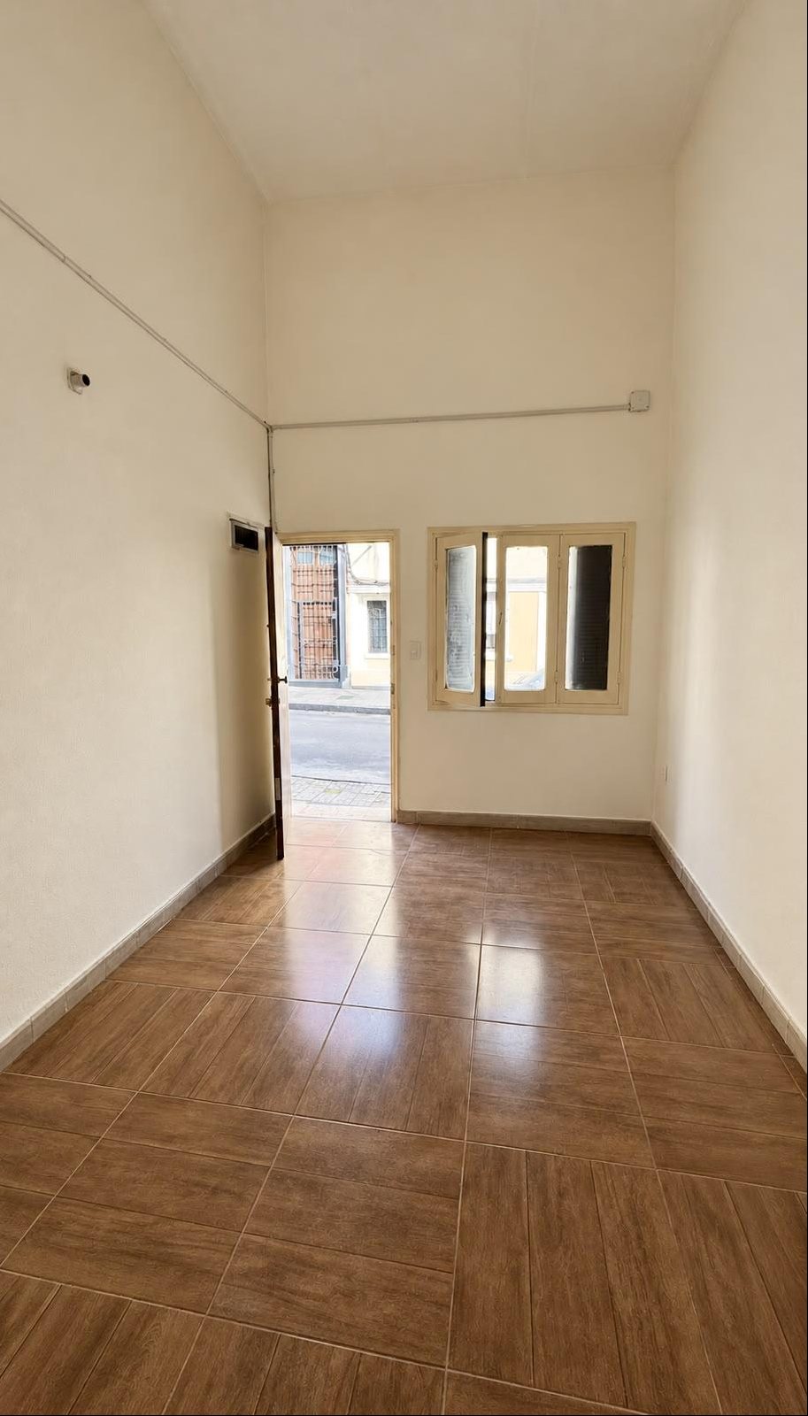Oportunidad Casa en la Comercial sin gastos comunes · Foto 3