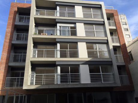 Venta Con Renta 1 Dormitorio Garaje Y Box En Pocitos