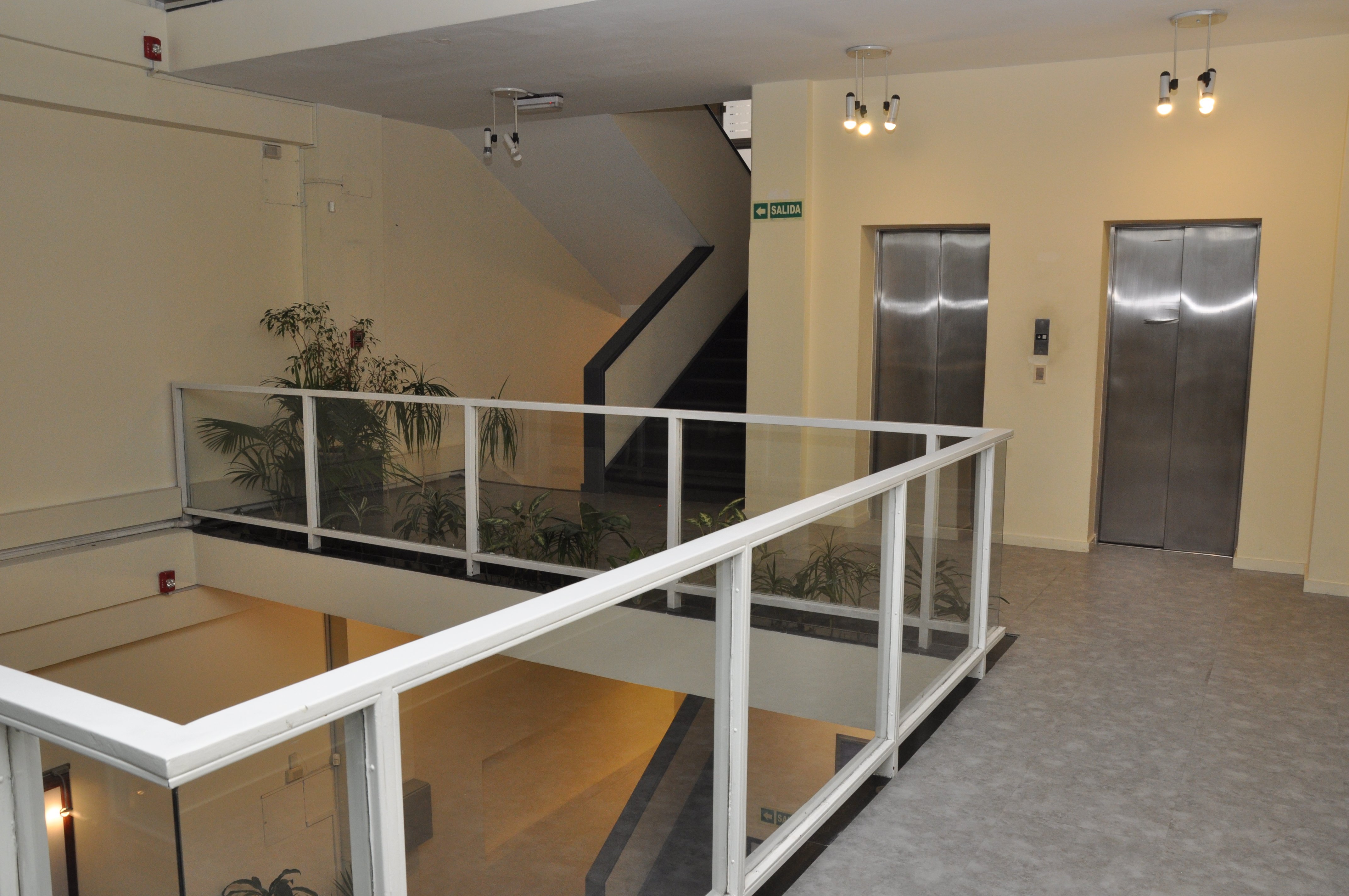 Alquiler de Oficinas en Edificio Sarandi, Ciudad Vieja · Foto 3