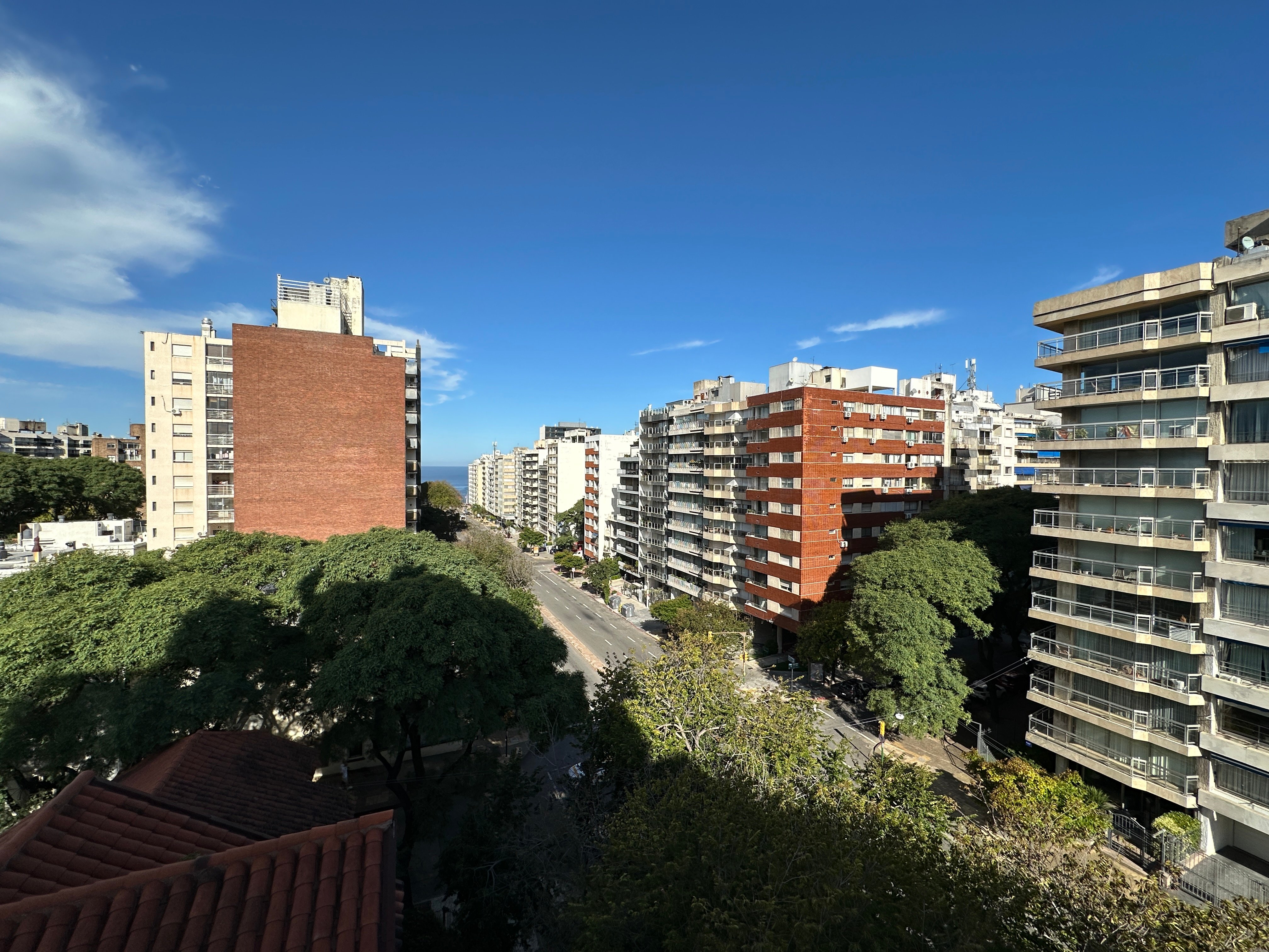 Alquiler de apartamento de 4 dormitorios y garaje en Pocitos · Foto 7