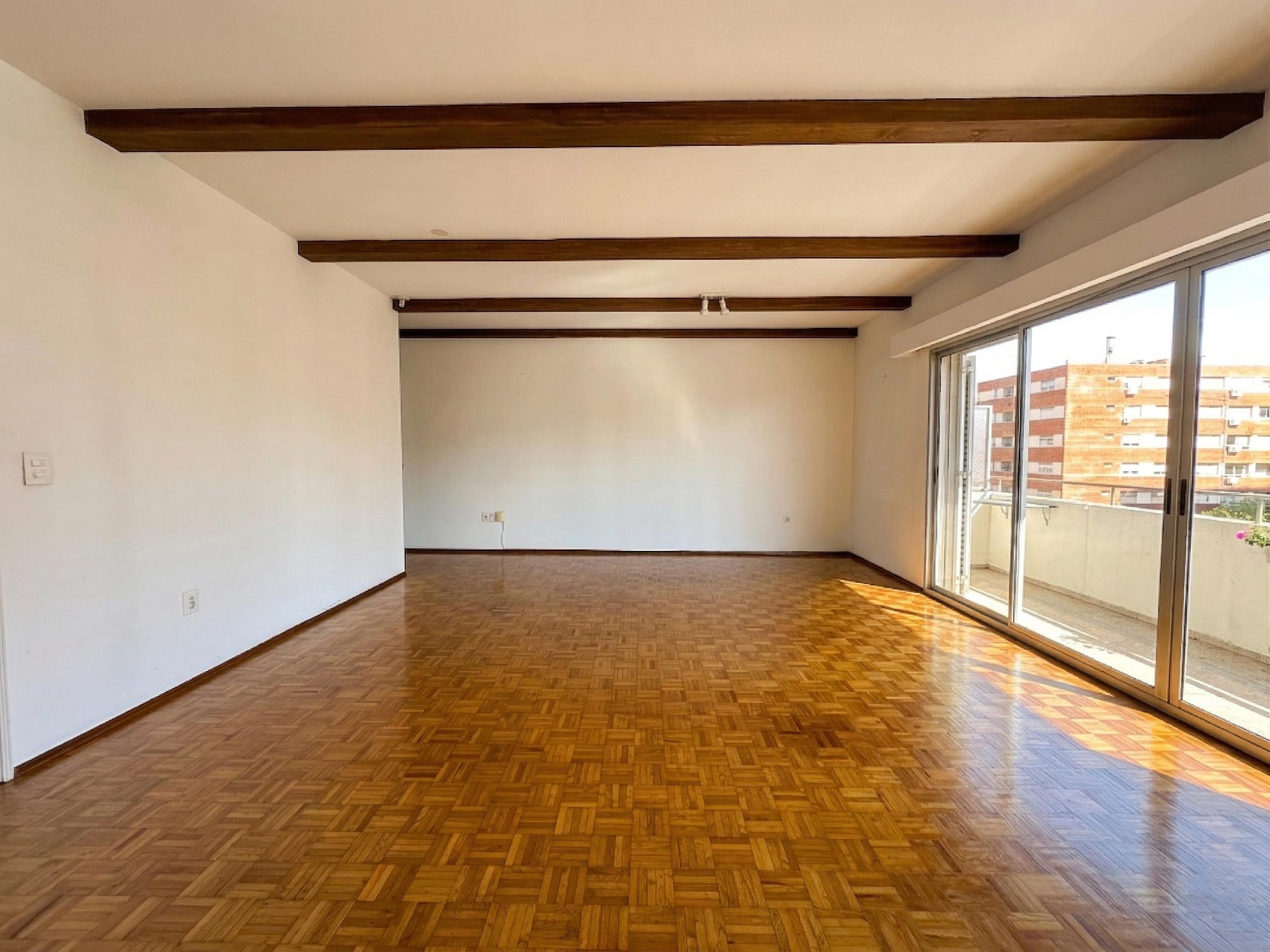 Alquiler de apartamento de 4 dormitorios y garaje en Pocitos · Foto 3