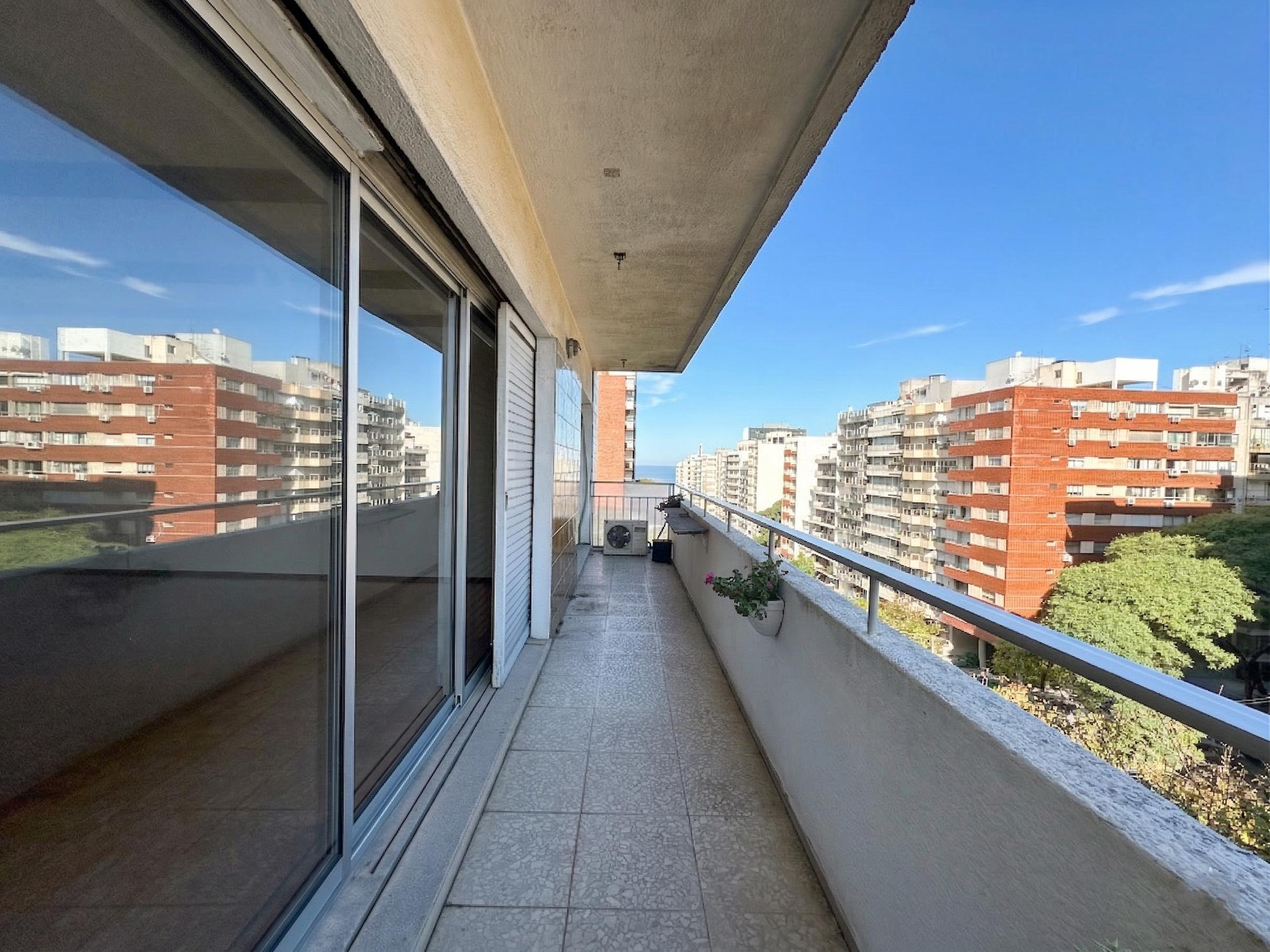 Alquiler de apartamento de 4 dormitorios y garaje en Pocitos · Foto 6