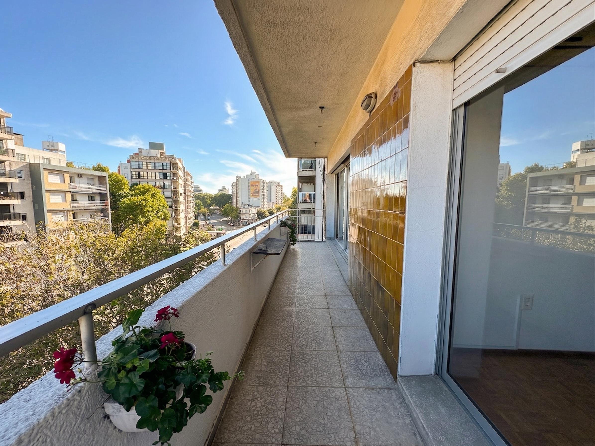 Alquiler de apartamento de 4 dormitorios y garaje en Pocitos · Foto 8
