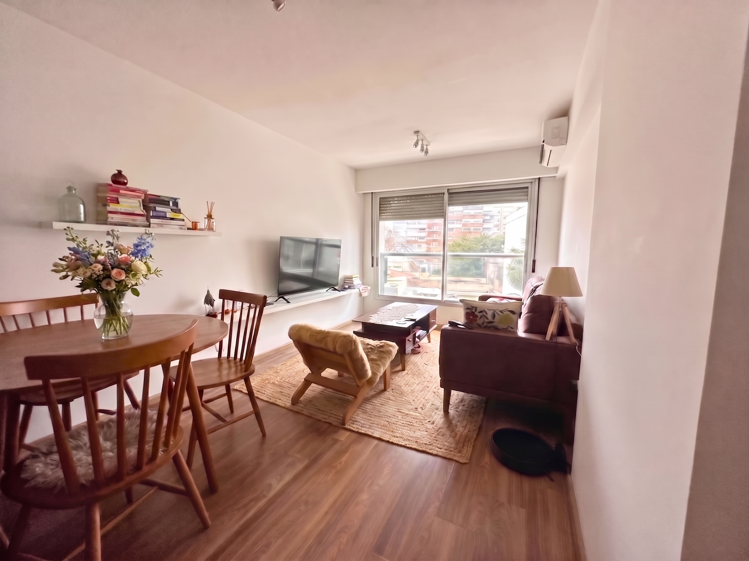 Alquiler en Edificio Maui – Pocitos | 1 Dormitorio con Vista Despejada · Foto 1