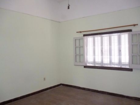 Excelente Casa, Parrillero, Azotea, A Mts D L. A. De Herrera