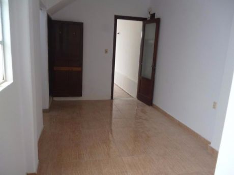 Excelente Casa, Garaje, Azotea, A Mts De L. A. De Herrera