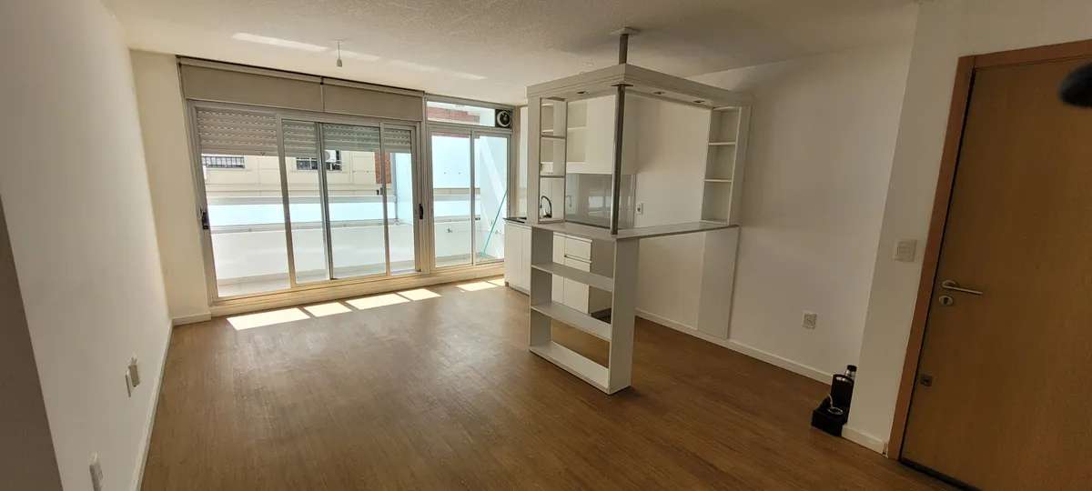 Apartamento en alquiler c/ cochera en Tres Cruces