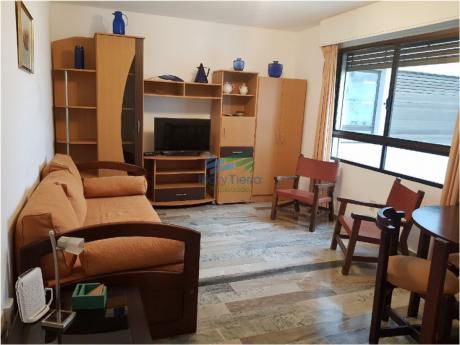 Apartamento En Alquiler A Metros De Los Dedos Con Muy Buenos Servicios.