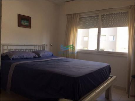 Apartamento Totalmente Reciclado, En Edificio Con Excelente Ubicación A 100 Ms Del Mar (playa Brava).