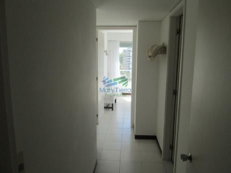 Excelente Oportunidad... Torre De Categoría, Con Excelentes Servicios, Ubicado En Primera Línea Sobre Playa Brava