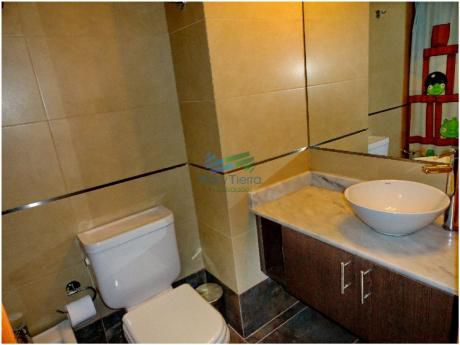 Excelente Oportunidad En Venta, A Pocos Metros Del Mar, Playa Mansa.