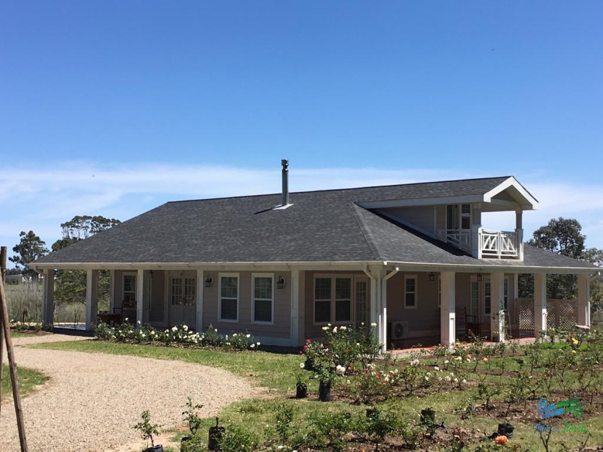 En venta Casa 3 dormitorios en barrio privado El Quijote, La Barra, Punta del Este