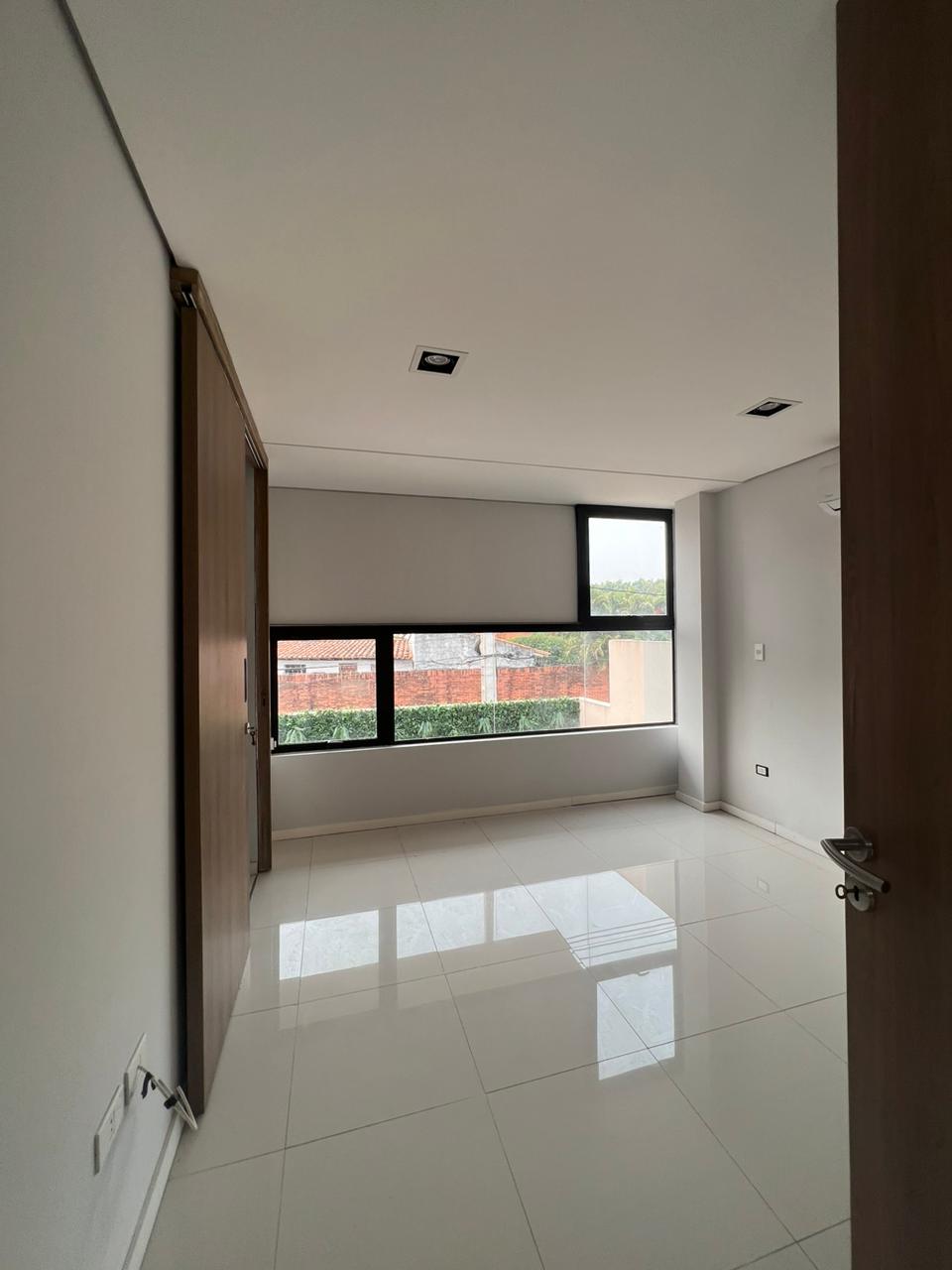 En venta – Casa pareada en Mburucuyá — foto 3