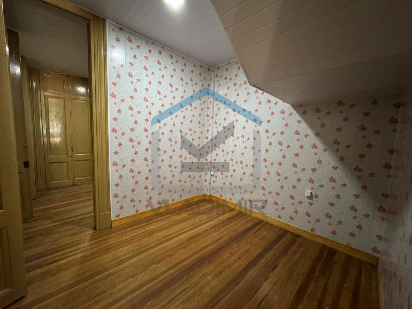 Photo 5 of 15