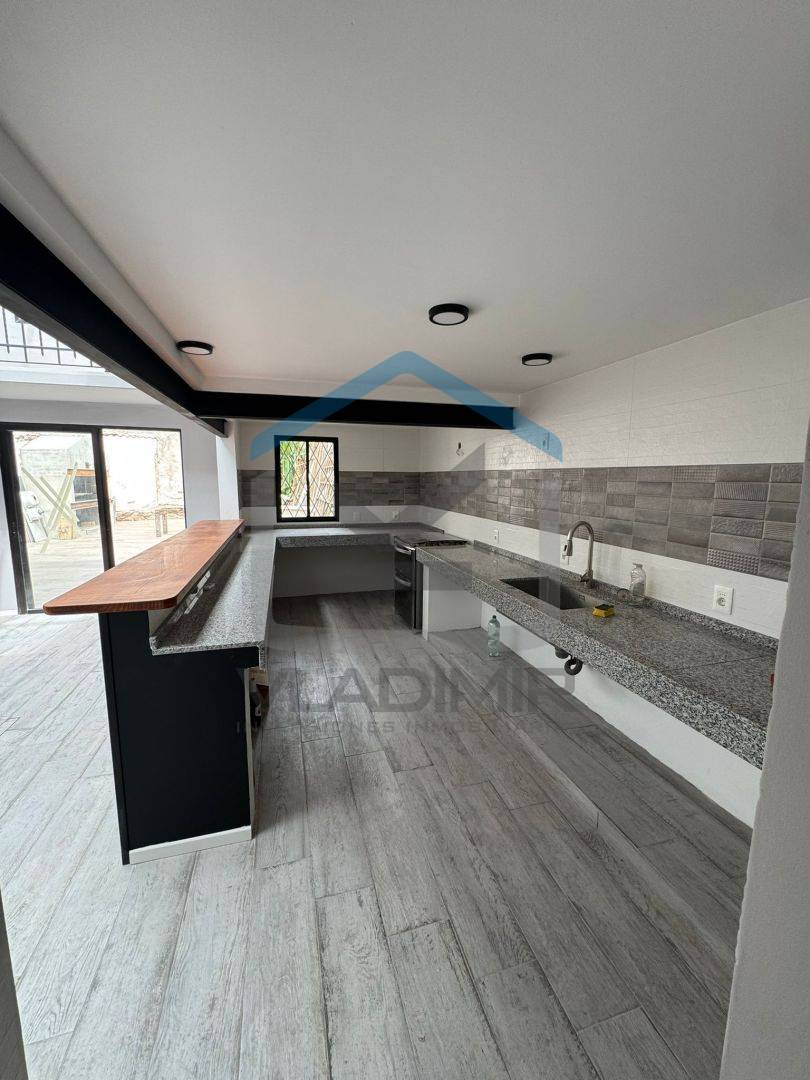 Casa en alquiler de 7 ambientes en Tres Cruces · Photo 7