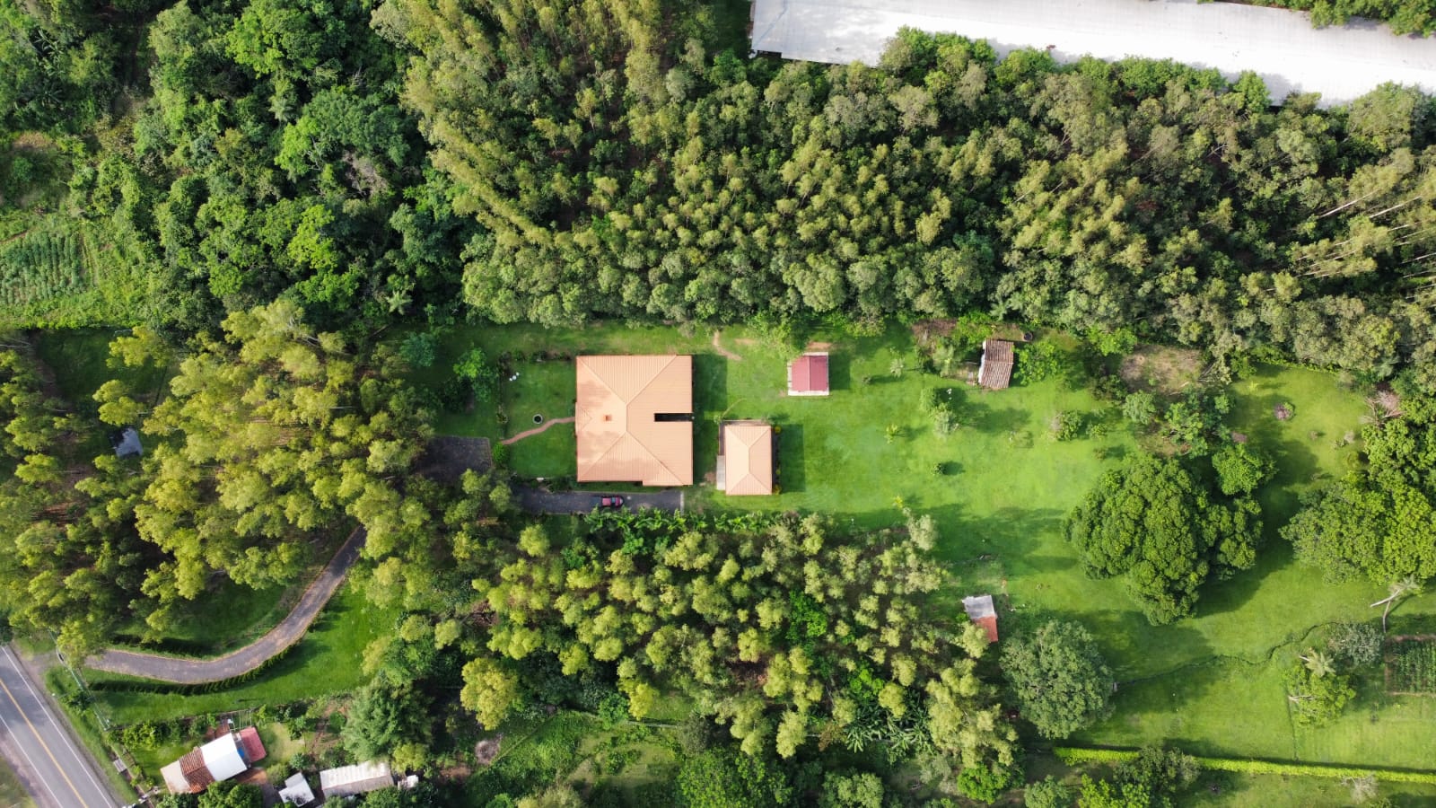 EXCLUSIVA PROPIEDAD EN VENTA EN EL CENTRO DE PIRAYU — foto 3