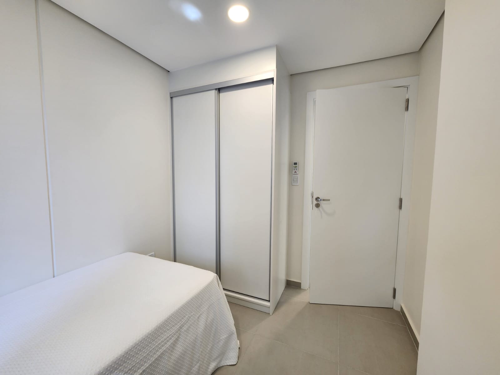 *ALQUILO DEPARTAMENTO AMOBLADO CON PATIO PRIVADO , BARRIO YCUA SATI — foto 2