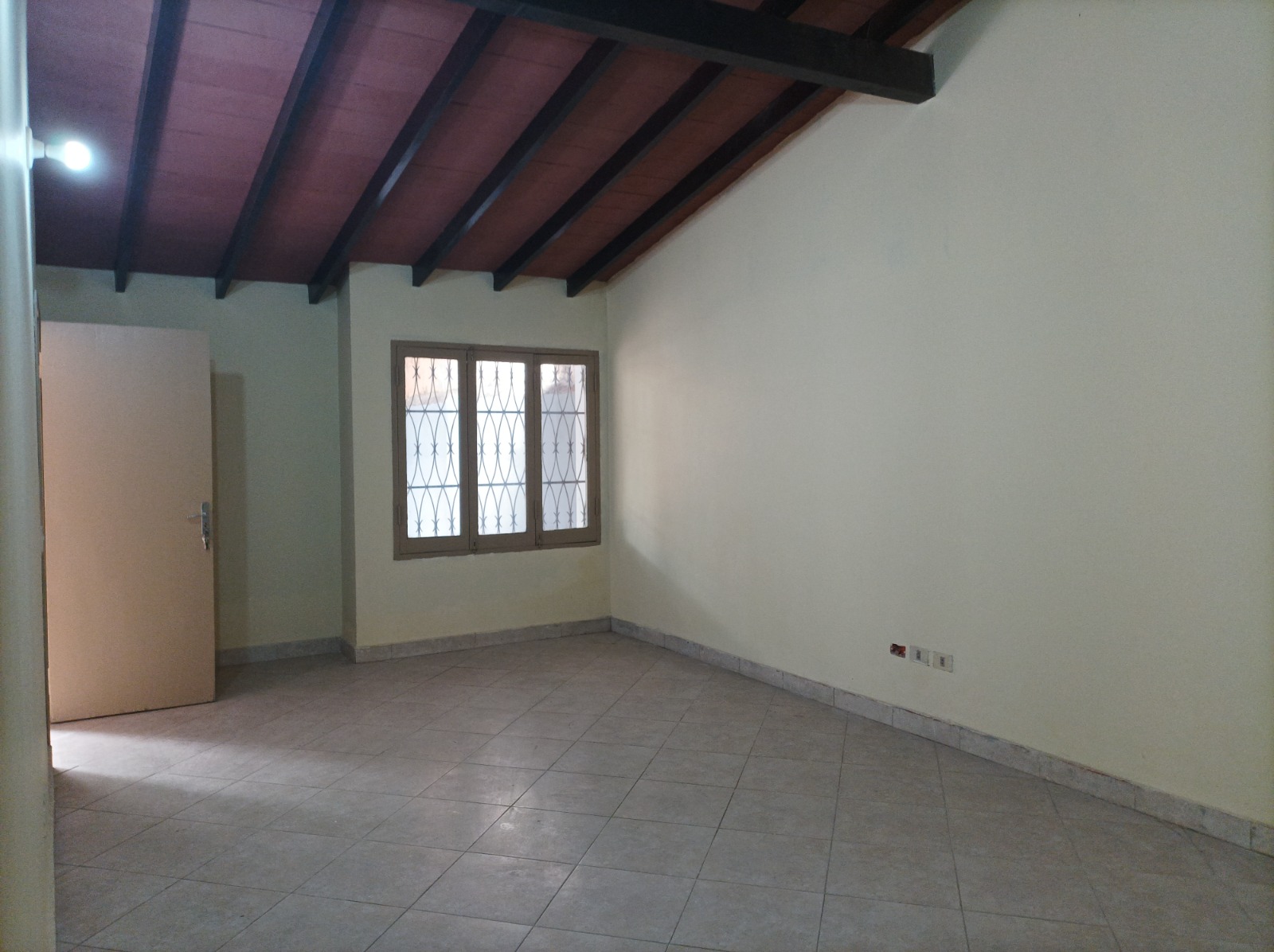 CASA EN ALQUILER EN LUQUE CENTRO — foto 2