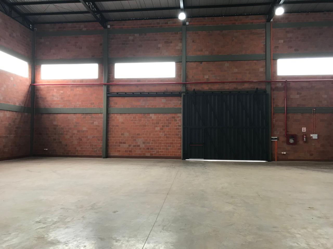 ALQUILO DEPÓSITO EN PARQUE LOGÍSTICO, ZONA AEROPUERTO, LUQUE. — foto 3