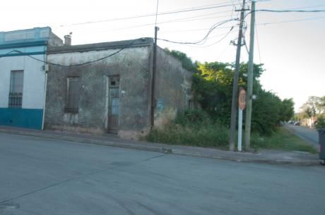 Casa A Reciclar En Zona Comercial