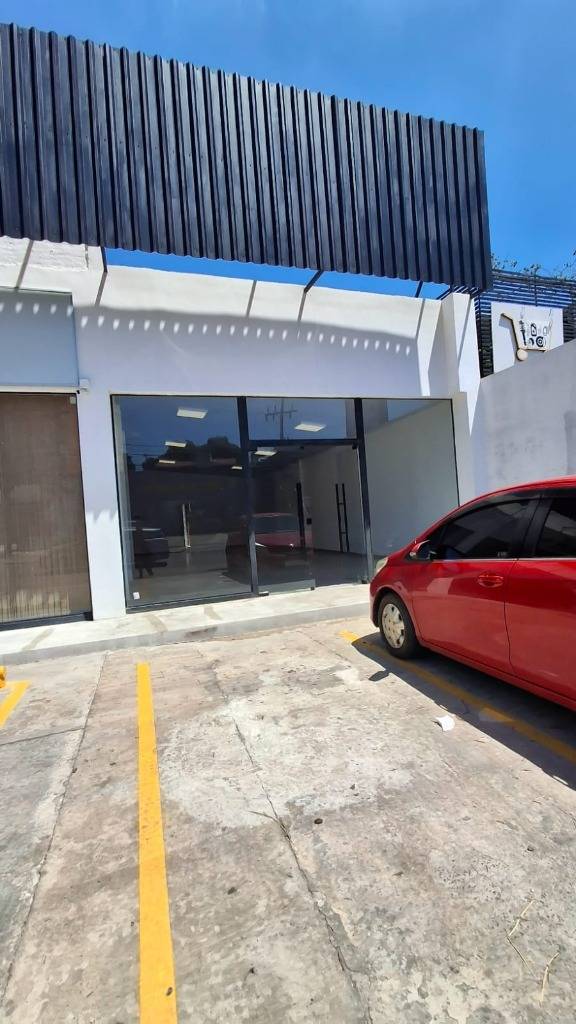 LOCAL COMERCIAL EN ALQUILER EN PUNTO ESTRATÉGICO — foto 3