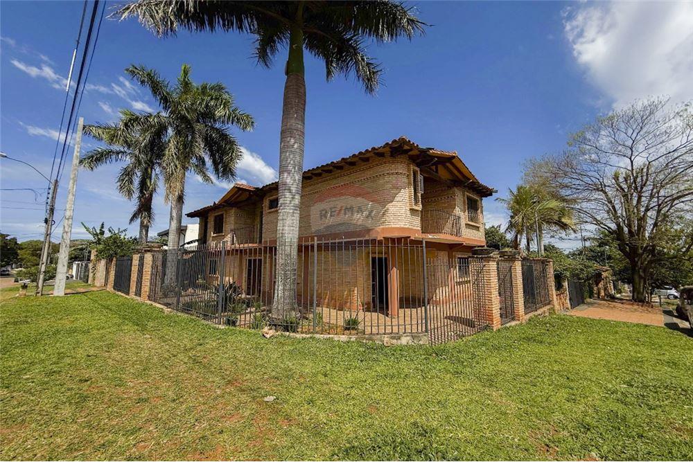 CASA EN ESQUINA – BARRIO SAN ANTONIO - LAMBARÉ — foto 2