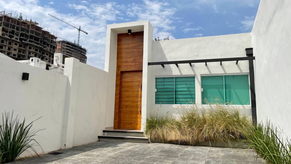ALQUILO CHALET AMOBLADO DE 2 DORMTS EN BARRIO LAS LOMAS — foto 2