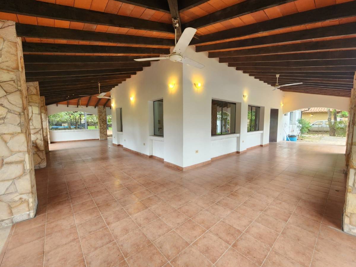 CASA EN UNA SOLA PLANTA EN SURUBI´I – ZONA CLUB CENTENARIO — foto 3