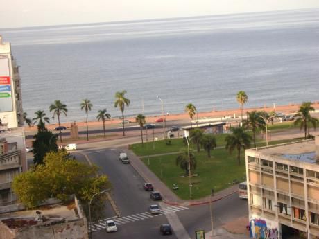 Apto En Ciudad Vieja. Con Vista Al Mar. Amplio, Luminoso. 1 Dorm.
