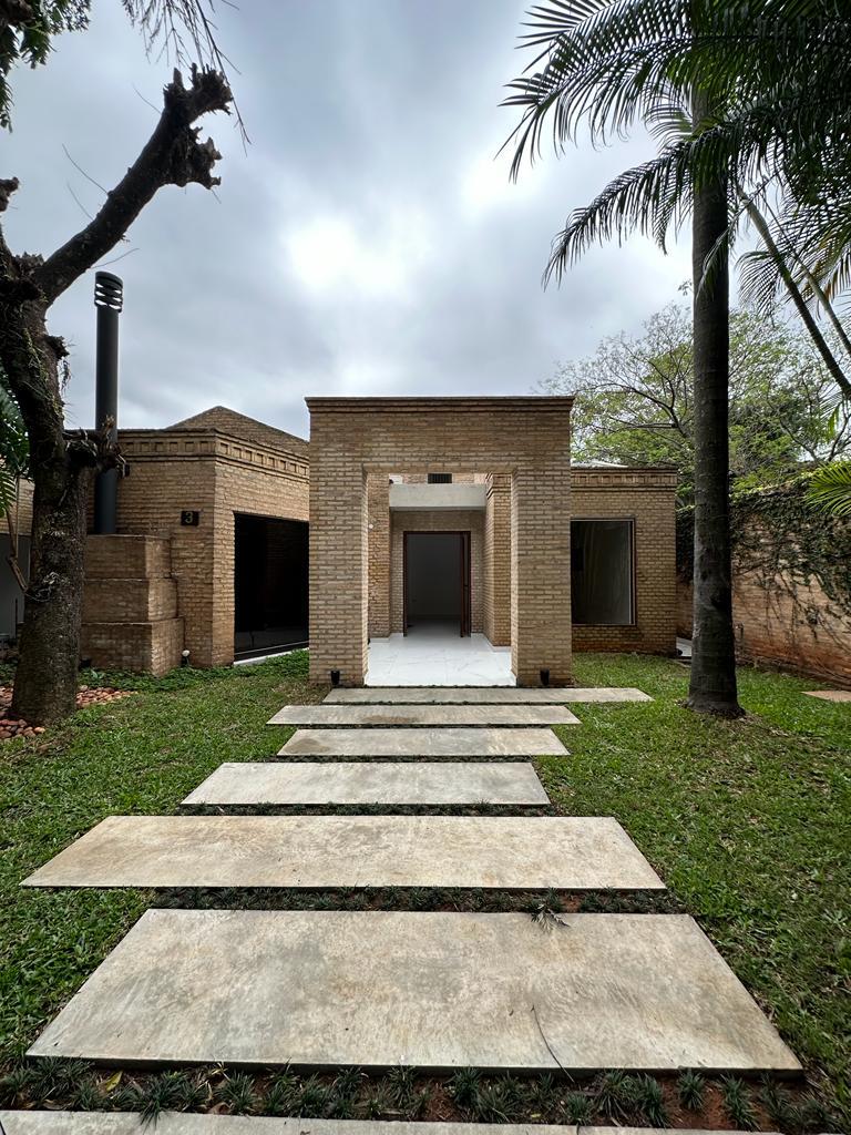 Casa en alquiler en Ycuá Satí