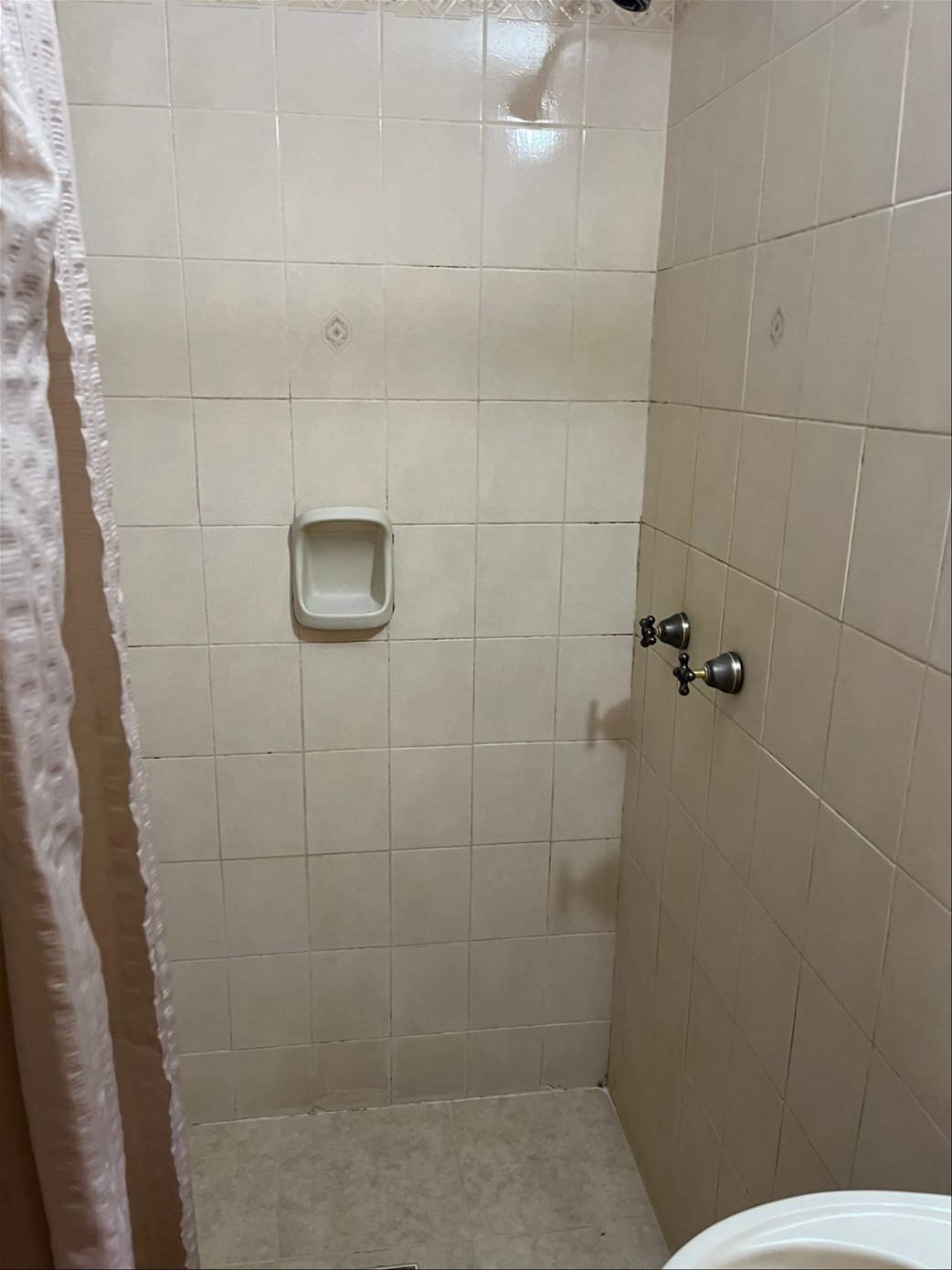 Monoambiente en alquiler, piso alto, proximo ORT · Foto 4