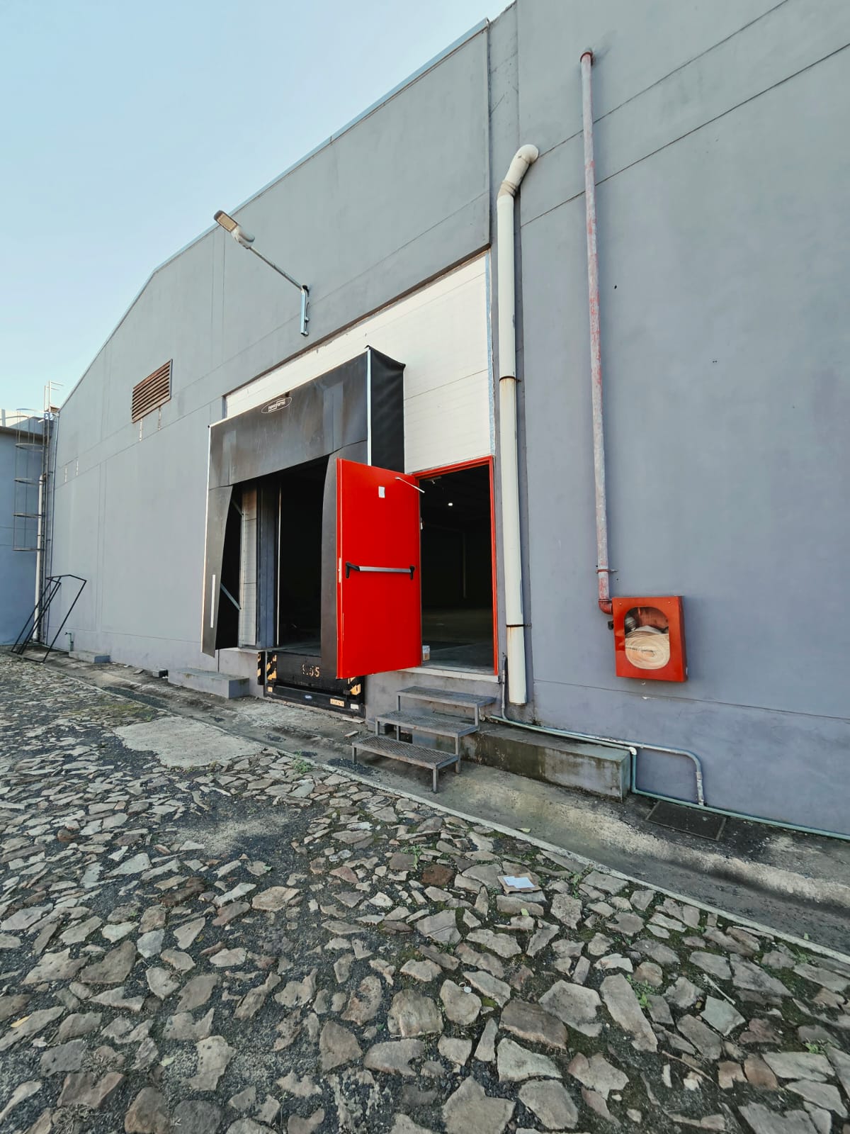 ALQUILER DE DEPOSITO EN MARIANO ROQUE ALONSO — foto 2