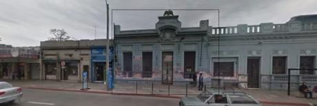Casa Con 9 Hab. Sobre Av 8 De Octubre Prox Cno Corrales