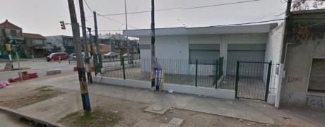 Gral Flores - Casa Y 3 Locales