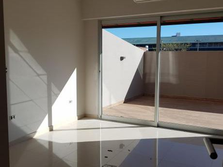 Alquilo Amplio Departamento Residencial