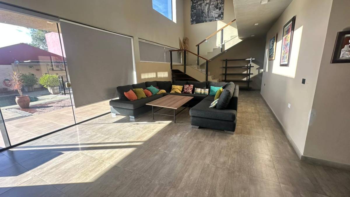 Alquiler ! Casa moderna con 4 suite en barrio cerrado Ytororo Country -Ypané — foto 3