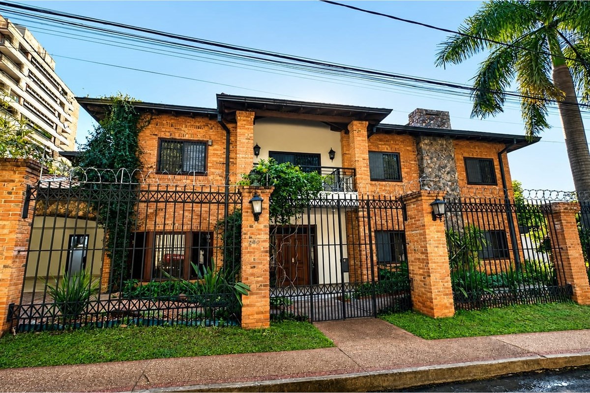 Casa en alquiler en Bernardino Caballero