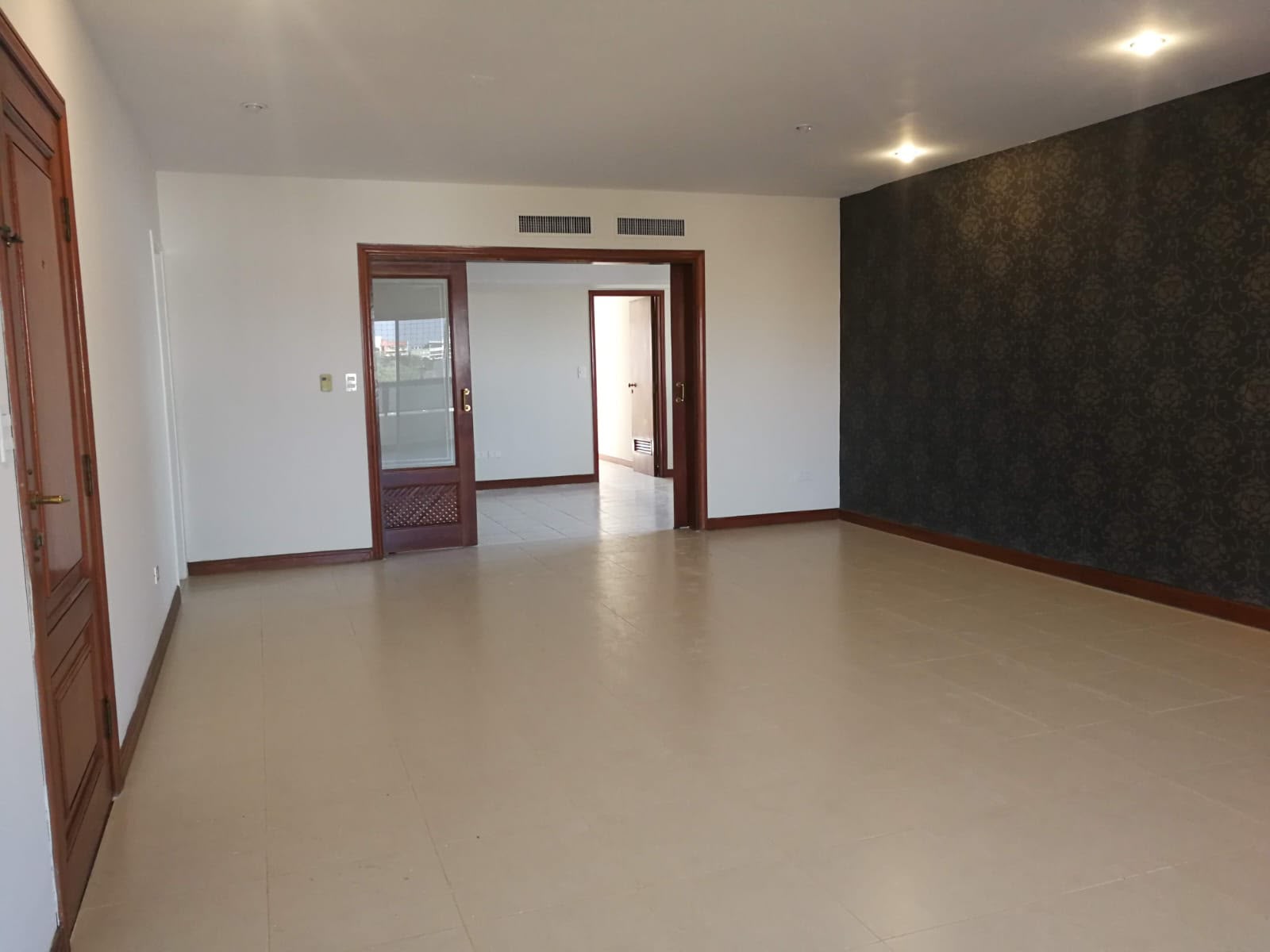 EN VENTA- Departamento de 3 dormitorios en suite en el barrio Las Mercedes — foto 3