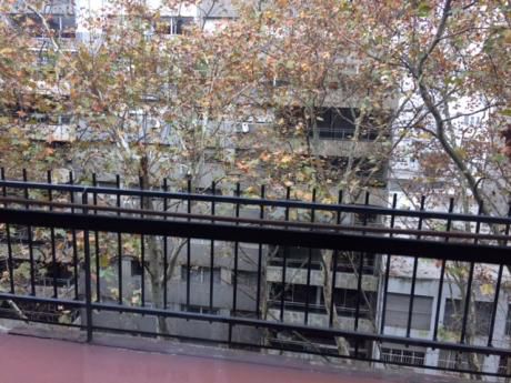 Massini Y Berro , Sólido Y Amplio Apartamento Al Frente