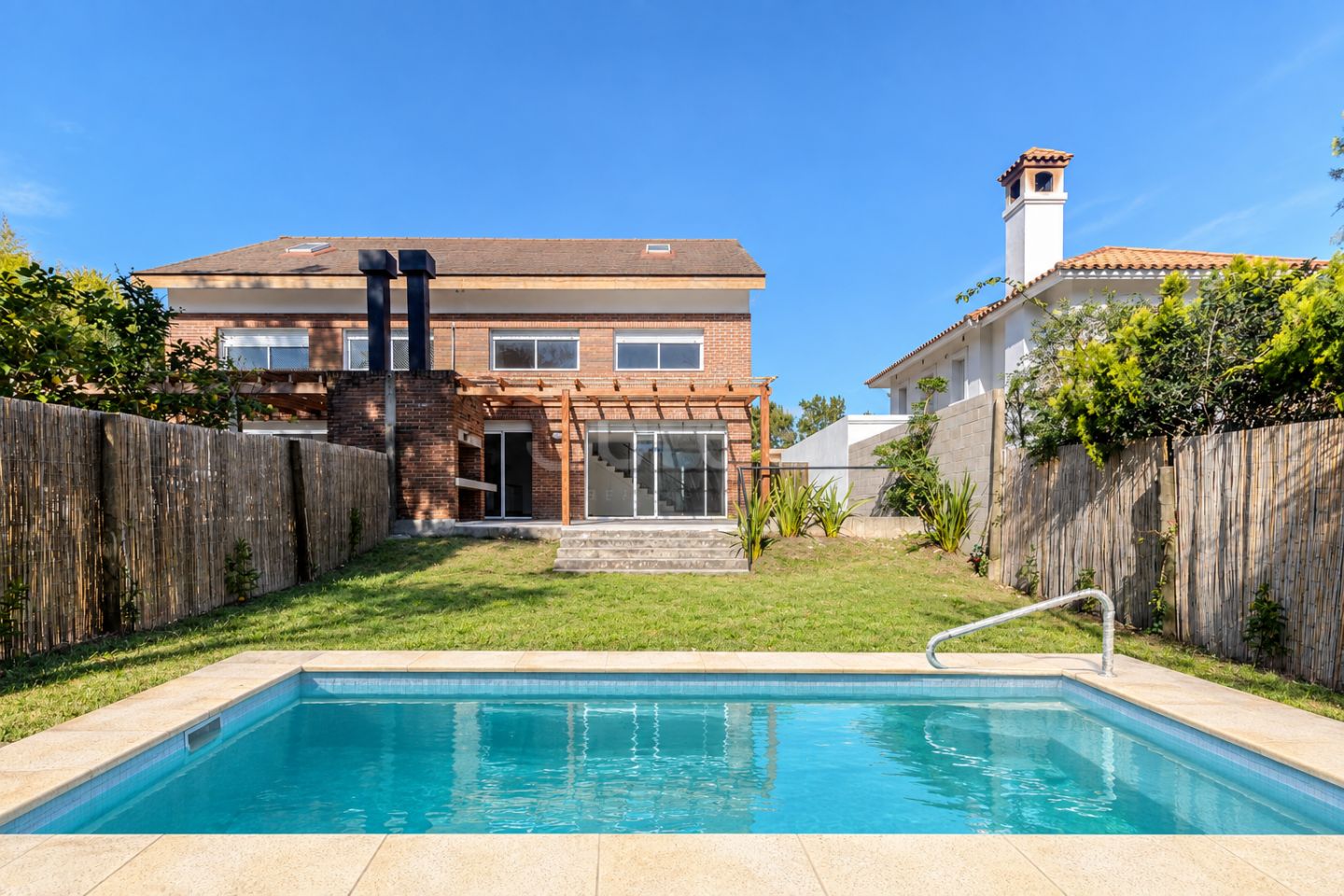 Alquiler casa de 3 dormitorios con piscina en San Nicolás, Montevideo · Foto 1